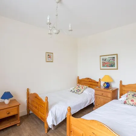 Villa Sleeps 6 Pool Wifi Urval